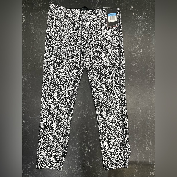 NWT NIKE pronto running cropped leggings - Picture 2 of 5